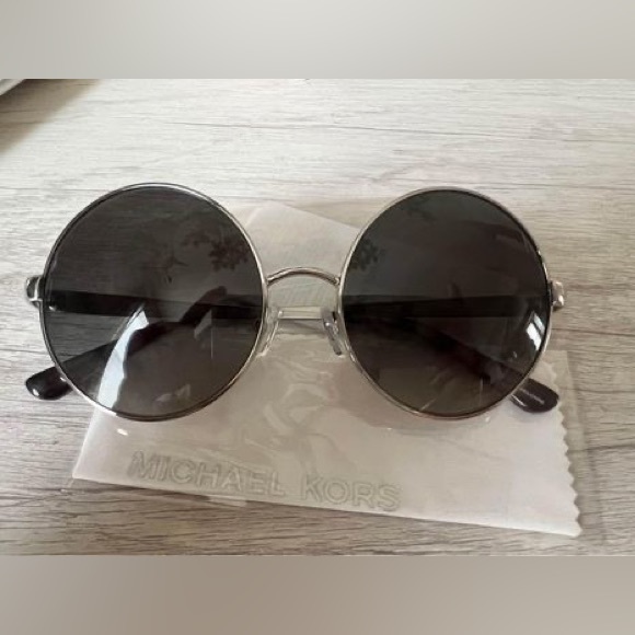 Brand New Michael Kors Women’s sunglasses - Picture 4 of 7